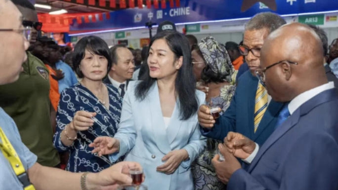 西非最大博覽會(huì)迎來中國“主賓國”——湖南代表團(tuán)集結(jié)亮相,深化對(duì)非經(jīng)貿(mào)合作 西非最大博覽會(huì)迎來中國“主賓國”——湖南代表團(tuán)集結(jié)亮相,深化對(duì)非經(jīng)貿(mào)合作